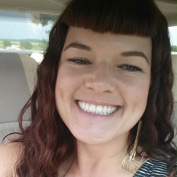 Meet your Posher, Julie - Picture 1 of 1